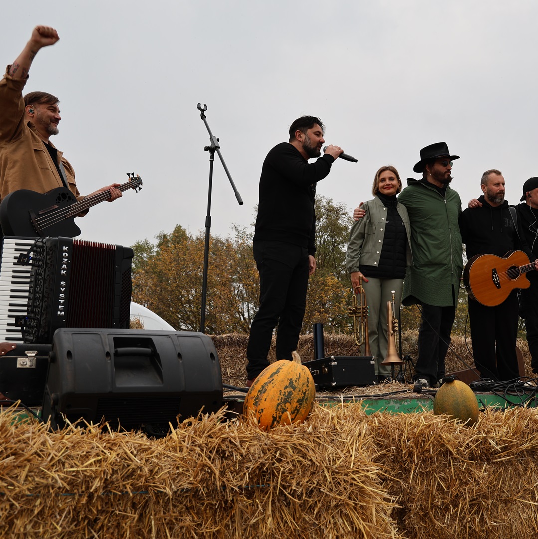 Kozak System Play a Concert in the Middle of a Field in the Kaniv Area, Supported by MHP and the MHP-Hromadi Charitable Foundation